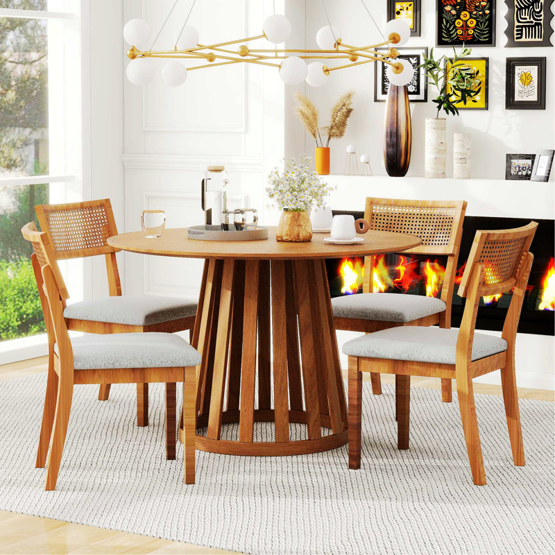 Ensemble de salle à manger avec table et 4 chaises rembourrées avec dossier en rotin