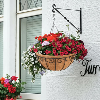 3-Pack Extra Large Round Metal Wire Hanging Baskets With Coconut Fiber Liner, Suitable For Outdoor Plants And Flowers, Ideal For Hanging Planting And Garden Decoration.