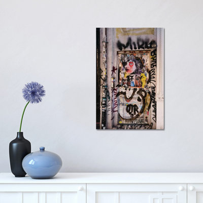 «East Village Street Art II» par Bethany Young, reproduction de photo sur toile tendue