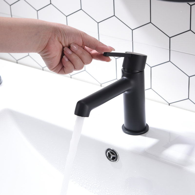Robinet de salle de bain à un trou