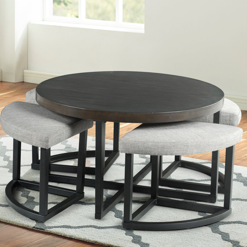 Table basse avec tabourets