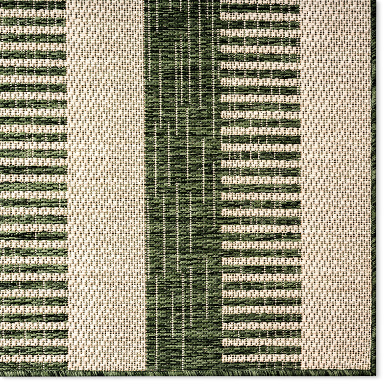 Tapis rayé vert clair / ivoire intérieur / extérieur Nicole Miller, Rectangle 7 pi 9 po x 10 pi 2 po