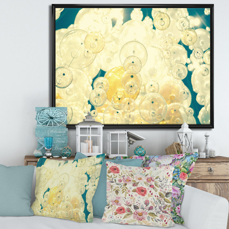 Lustre abstrait en forme de balles II - reproduction sur toile, H 24 po x l 32 po x P 1 po, Toile encadrée noire