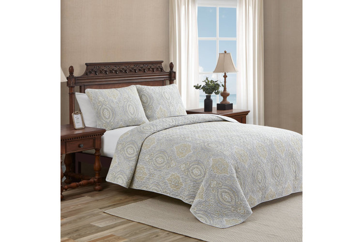 Turtle Cove Reversible Quilt Set