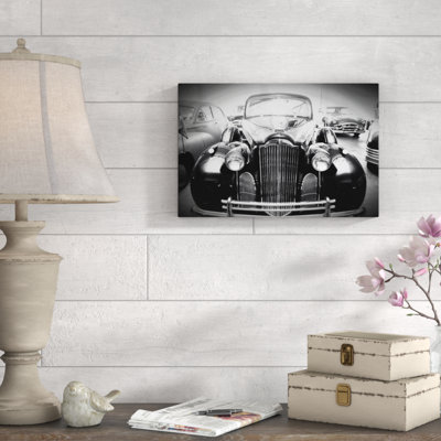 Vue de face d'une voiture rétro noire et blanche - reproduction sur toile