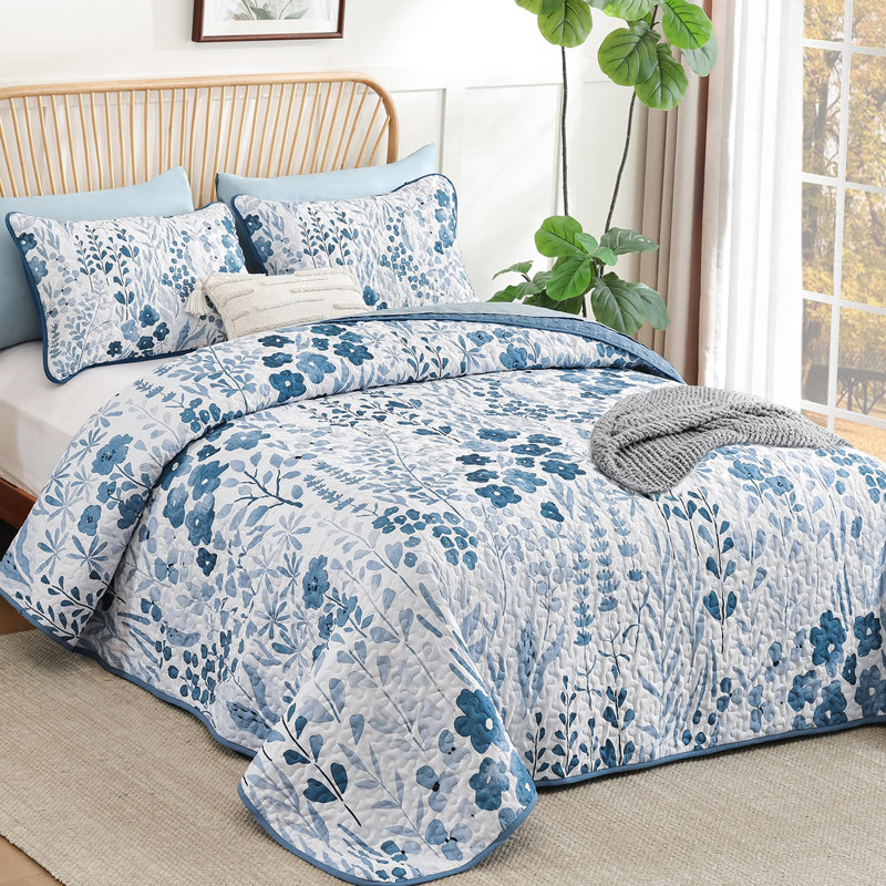 3-Piece Floral Quilt Set Soft Cozy Microfiber Lightweight All-Season Bedspread Coverlet, King Quilt + 2 Pillowcases, Navy