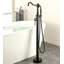 Robinet de baignoire autoportant à fixation au sol avec douche à main-128509614