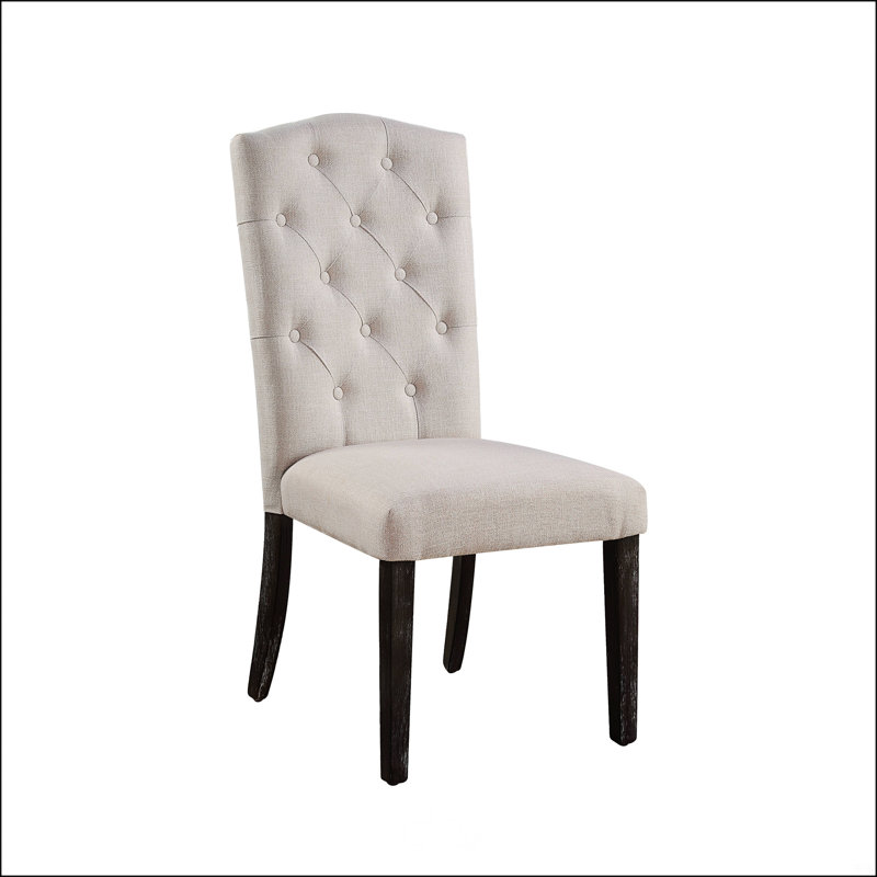 Chaise en lin beige et patinée