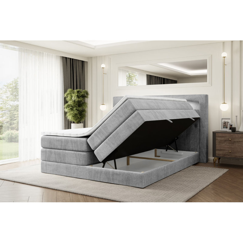 Bed, 200 x 200 cm