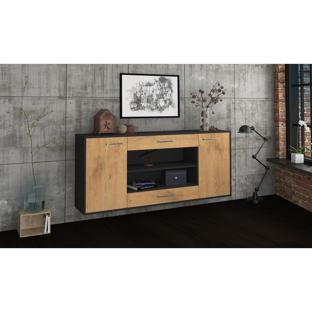 Das Sideboard Mussab hat Metallgriffe. Es hat die Maße 180 cm x 79 cm x 35 cm.