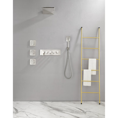 Système de douche mural en nickel brossé avec douchette et 3 jets corporels, fini nickel brossé.