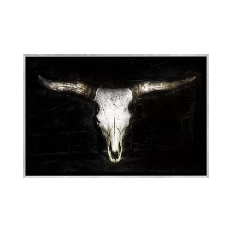 «Cow Skull» par PHBurchett - impression d'art graphique, Toile encadrée, H 32 po x l 48 po, Argent argent