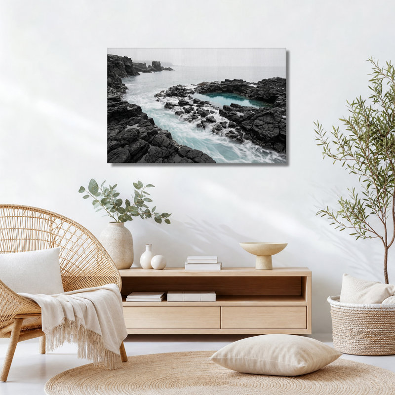 Tableau sur toile représentant une côte rocheuse sombre aux vagues turquoise écumeuses, 24"H x 36"W