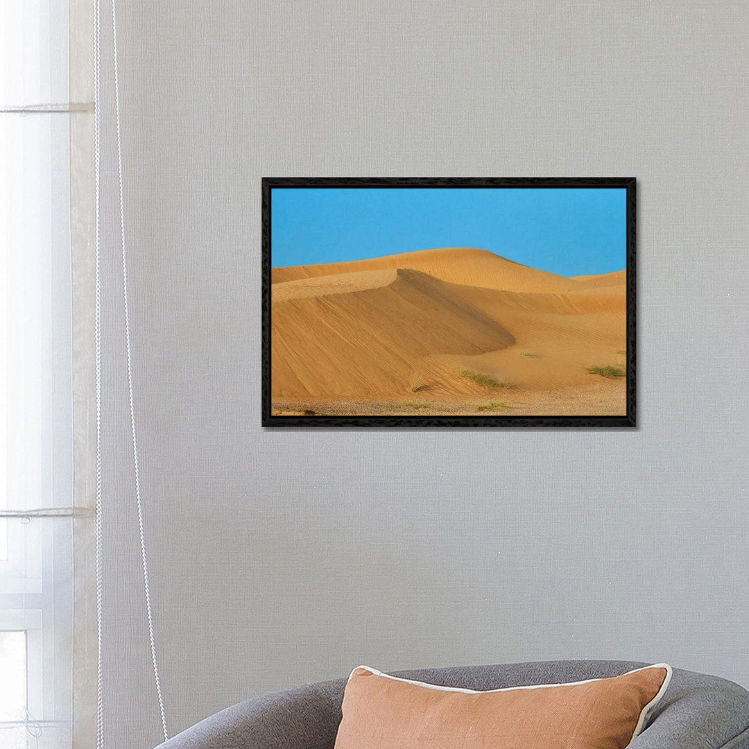 Wüste mit Sand. Abu Dhabi, Vereinigte Arabische Emirate. von Tom Norring - Gallery-Wrapped Canvas Giclée on Canvas