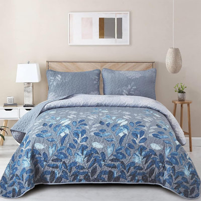 3 Pieces Soft Microfiber Lightweight Gradient Floral Quilt Set