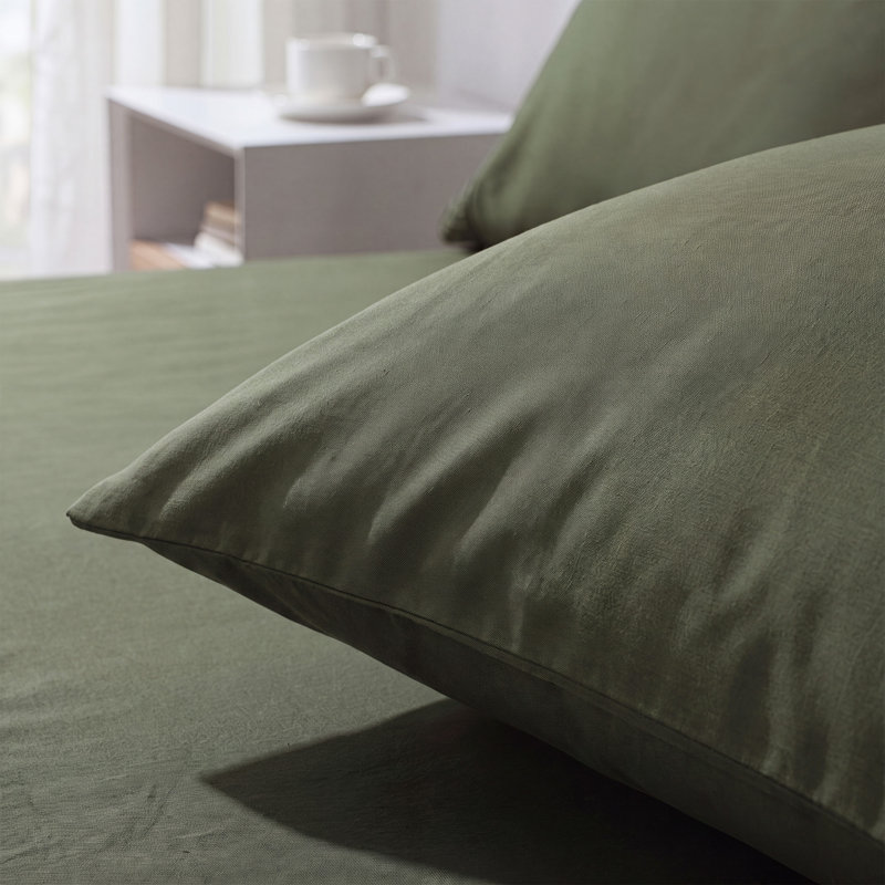 Ensemble de draps 4 pièces en polyester vert olive, literie pour grand / très grand lit: drap-housse (poche profonde de 16 po), drap plat et 2 taies d'oreiller, draps doux et infroissables pour la chambre à coucher