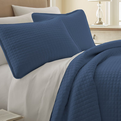Vilano Springs ® Oversized, Light-Weight Hotel Quality Quilt Set with Matching Shams