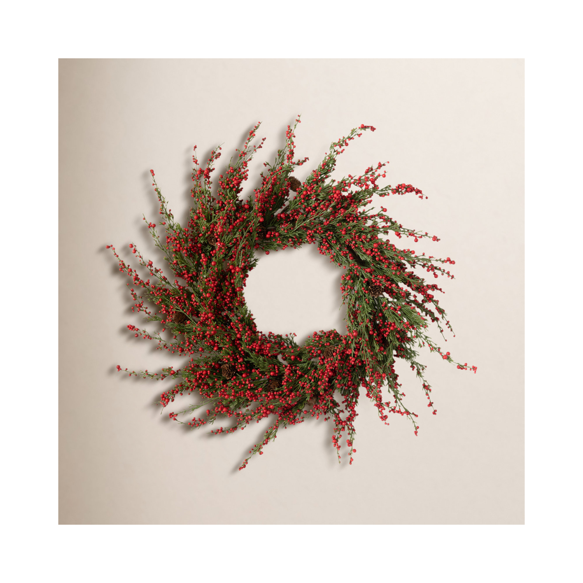 Artificial 27" Cedar And Berry Wreath
