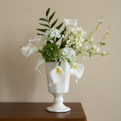 Ornements de fleurs simulées