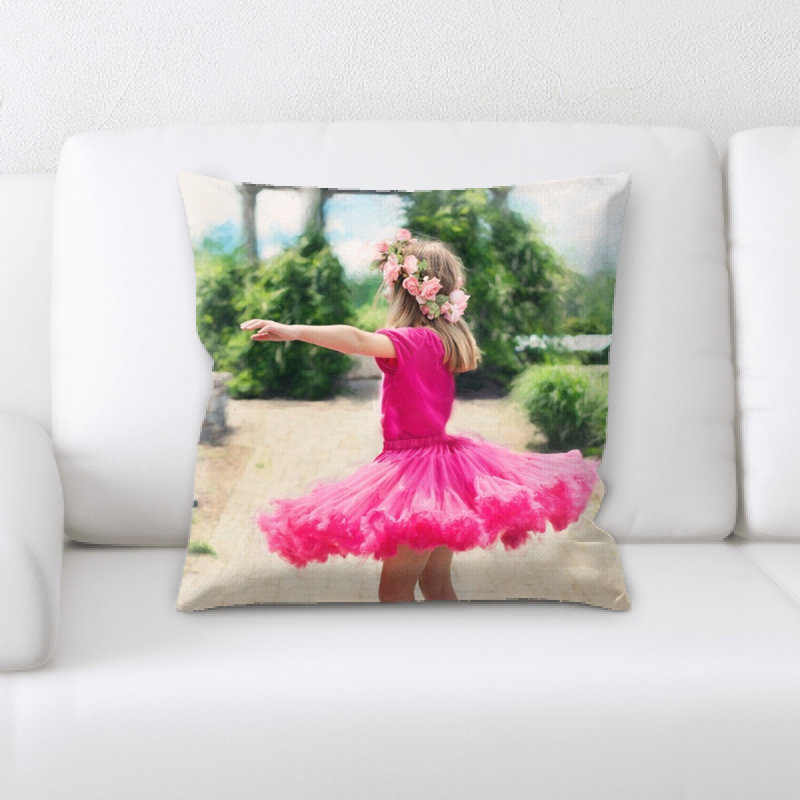Coussin de tourbillon little fille