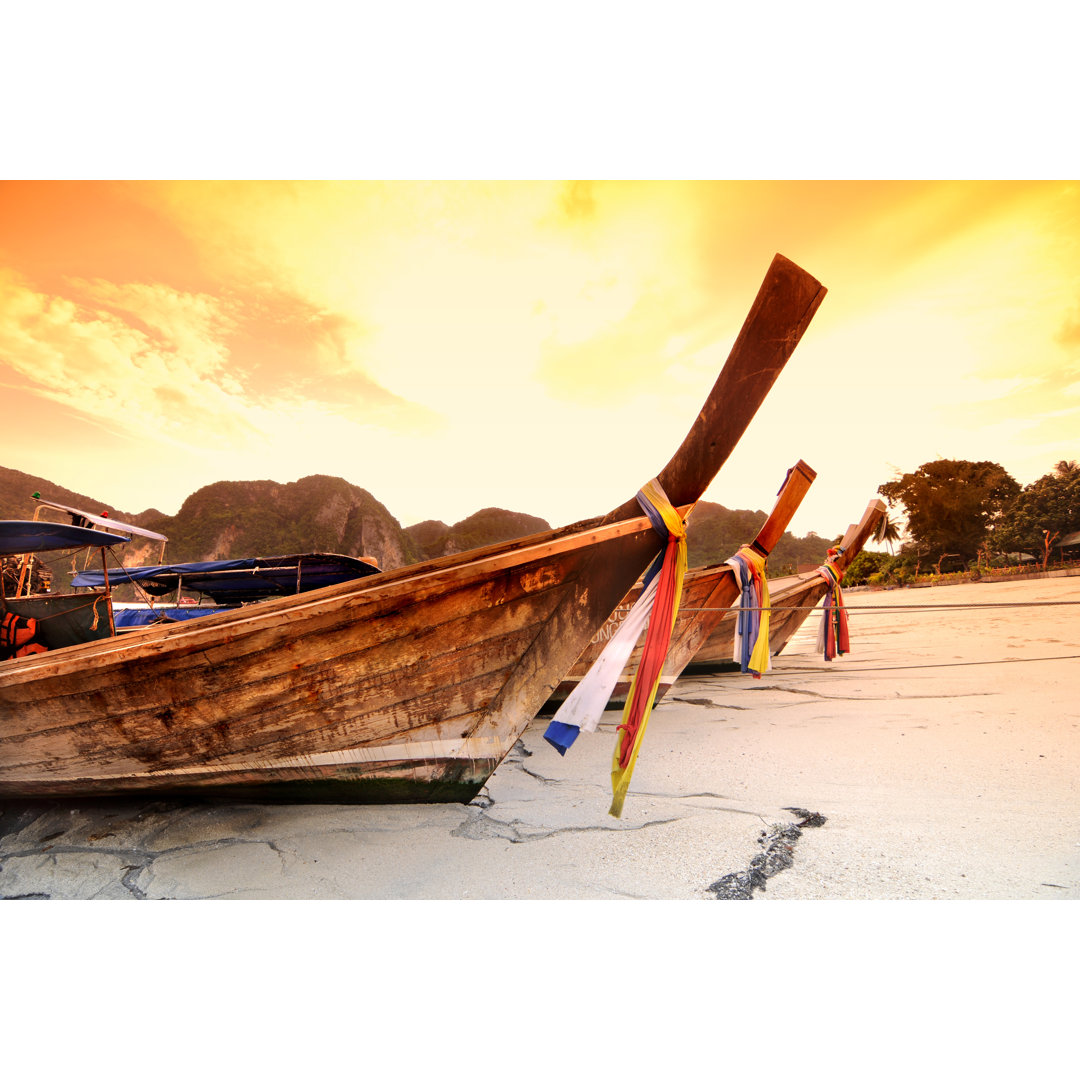 Thai Longtail Boat von Chictype - Kunstdrucke