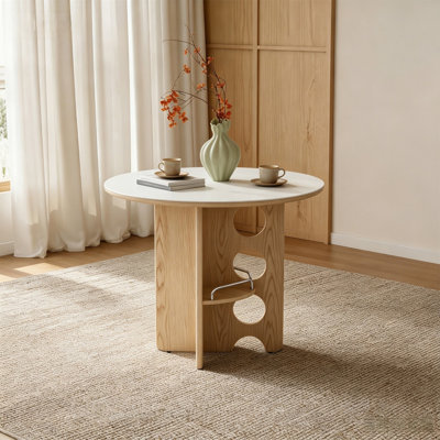 Table de salle à manger ronde de style médiéval en pierre frittée blanche avec compartiments de rangement, pieds en bois aggloméré. Convient à une salle à manger pour une famille de 2 à 4 personnes. Plateau de table à deux couches.
