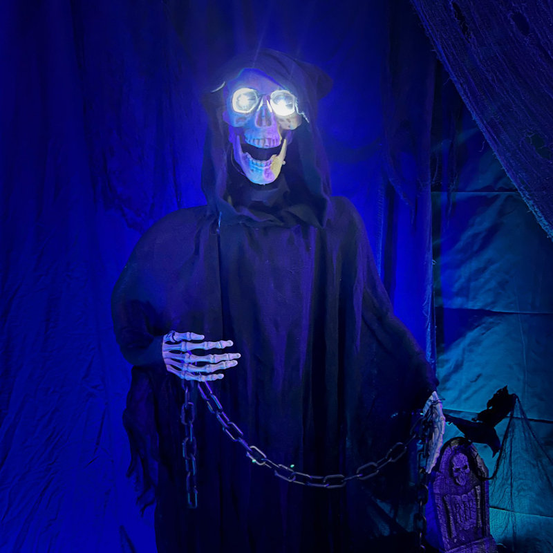 Au-delà du cimetière Haunted Hill Farm Grim Reaper grandeur nature avec chaîne, Halloween Animatronic, lumières et sons