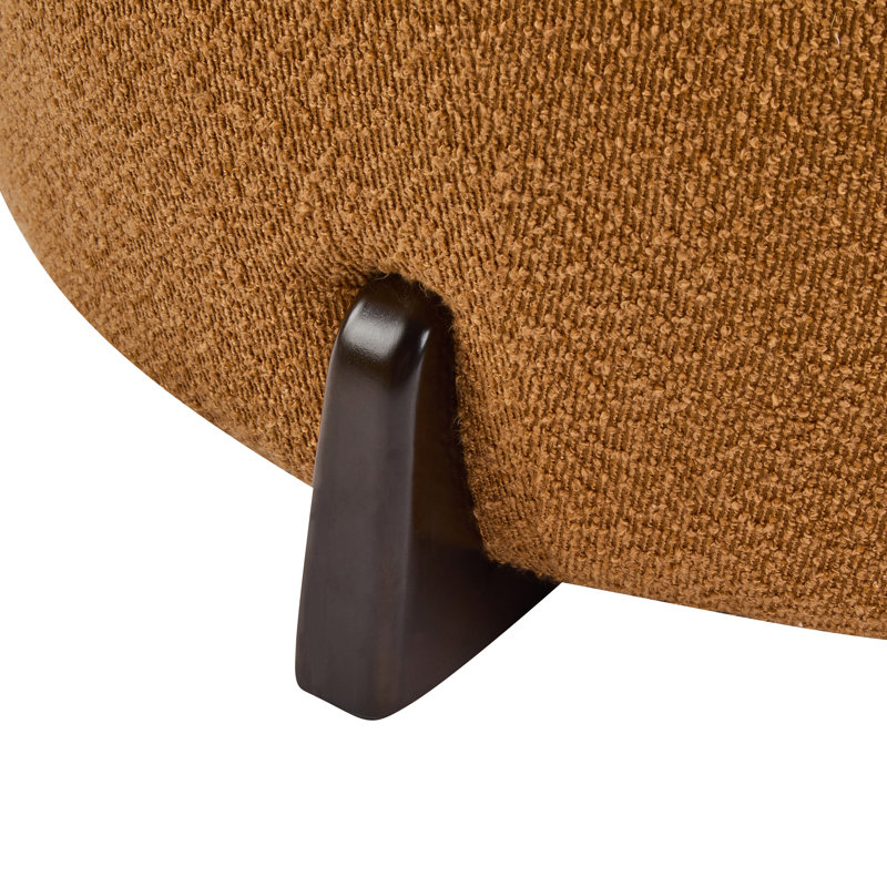 Citrouille ronde orange avec boucle et pieds en bois évasés, pour une assise supplémentaire en tant que table d'appoint fonctionnelle
