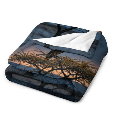 Jeté d'aigle perché sur flanelle de luxe, couverture douce et chaude pour le canapé-lit du salon