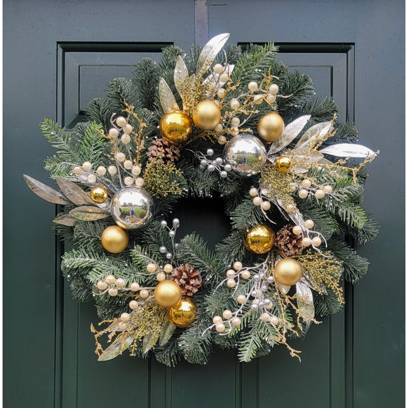 Couronne de Noël ornements de pin 22 po