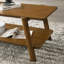Table basse rectangulaire avec plateau en bois manufacturé et tablette