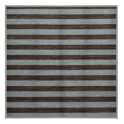 Tapis gris à rayures horizontales lavable à la machine