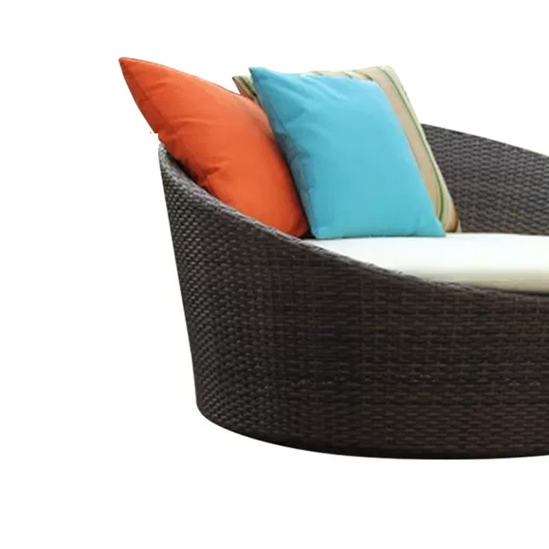 Terrace Relaxation Patio Daybed 47.24'' Wide Circle Wicker Patio Daybed with Cushions, Tan