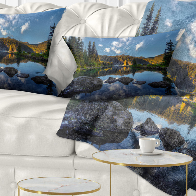 Coussin lombaire Landscape Mountain Lake entouré d'arbres
