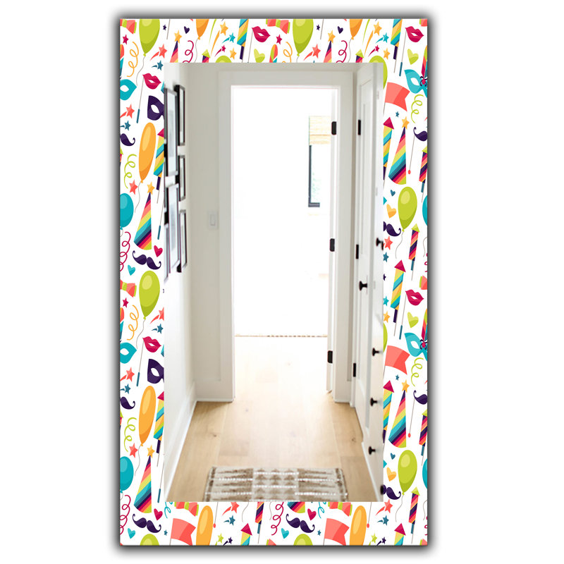 Miroir mural traditionnel avec icônes et objets carnival, H 39,4 po x l 29,5 po