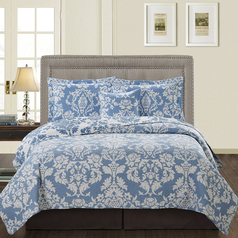 Farmhouse / Country Damask Quilt, Queen Quilt + 2 Standard Pillowcases