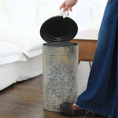4.5 Gallon Vintage Metal Step On Trash Can With Lid and Liner, Rustic Farmhouse Metal Garbage Can