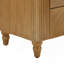 Table de chevet à 3 tiroirs Mid-Century cannelée, table de chevet avec profil incurvé et larges poignées lustrées dorées, table de bout pour le salon, la chambre à coucher, assemblage facile, naturel
