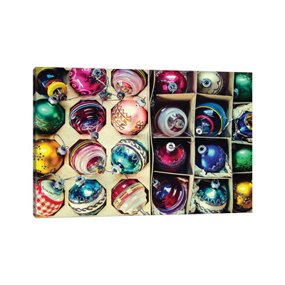 «Vintage Ornaments» par Debbra Obertanec - reproduction de photo sur toile tendue