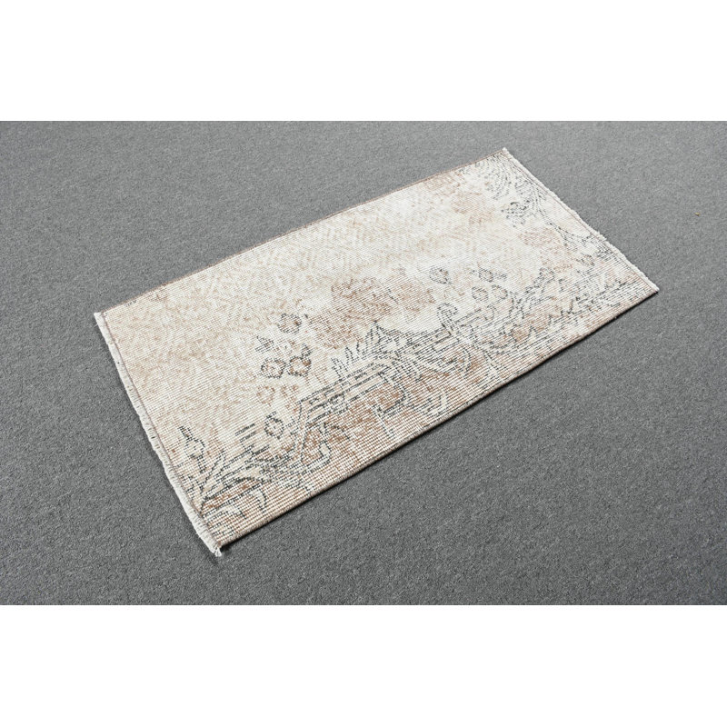 Tapis turc rétro Oushak avec des tons doux pour le couloir et un petit décor oriental
