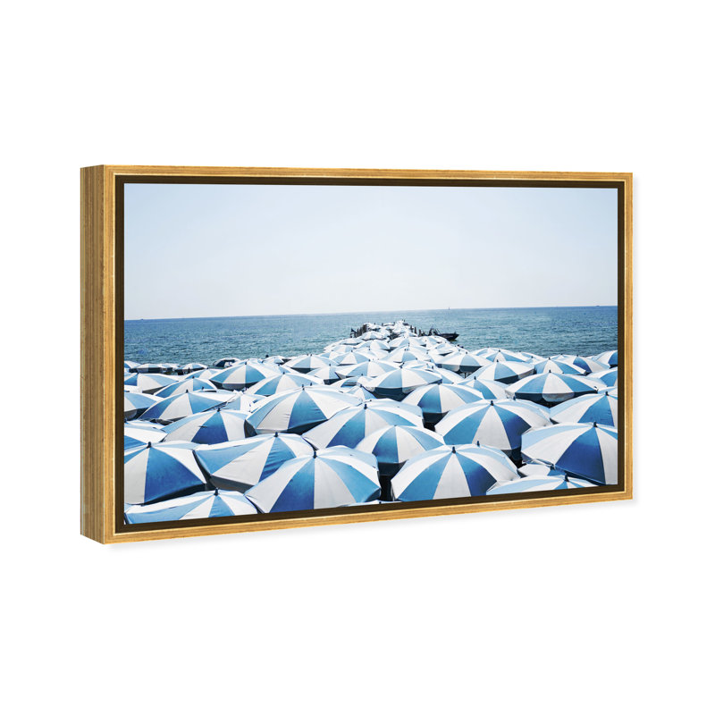 Blue Umbrella Beach - photographie sur toile, H 20 po x l 30 po, Gold