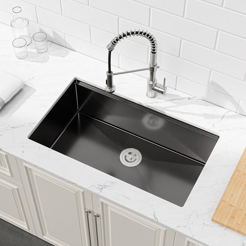 Évier de cuisine en acier inoxydable, lavabo simple encastré à la main noir de 30 po x 19 po avec planche à découper et passoire