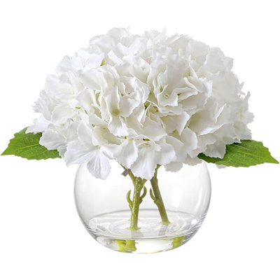 Fleurs d'hortensia artificielles avec vase