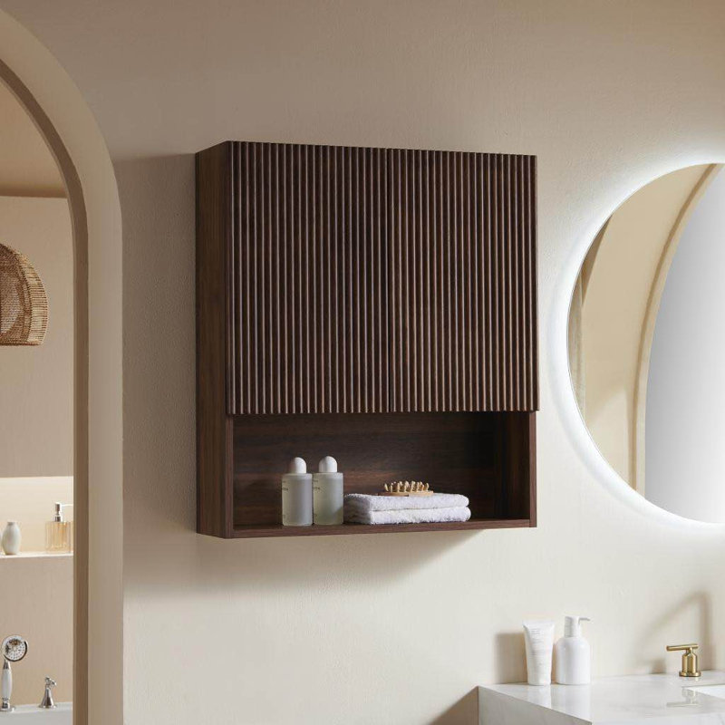 Armoire de salle de bain murale rayée Tobi de 26 po avec portes, tablette et compartiment de rangement ouvert au-dessus de la toilette pour la salle de bain, la cuisine et la salle de lavage