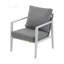 Méridienne argentée en aluminium avec accents élégants et coussins confortables
