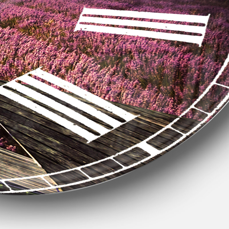 Book Open to Lavender Field - Horloge murale traditionnelle, Surdimensionné