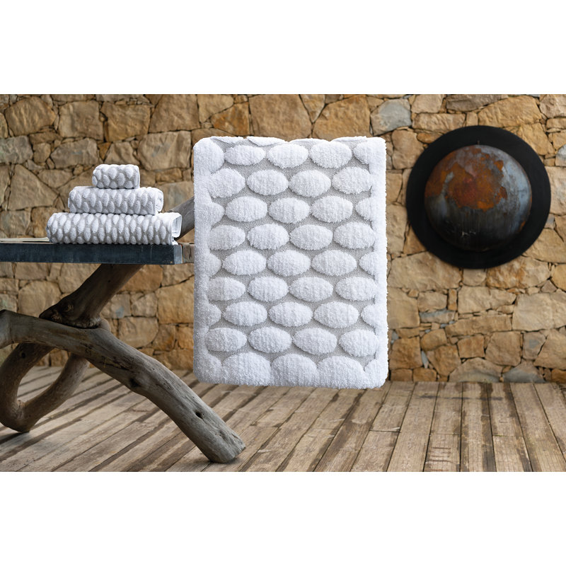 Petalo Geometric Bath Rug, 20" W x 31" L