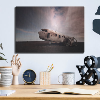 «Island Plane Wreck» par Nina Paponcek