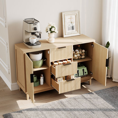 Buffet cannelé avec tiroirs et tablettes réglables