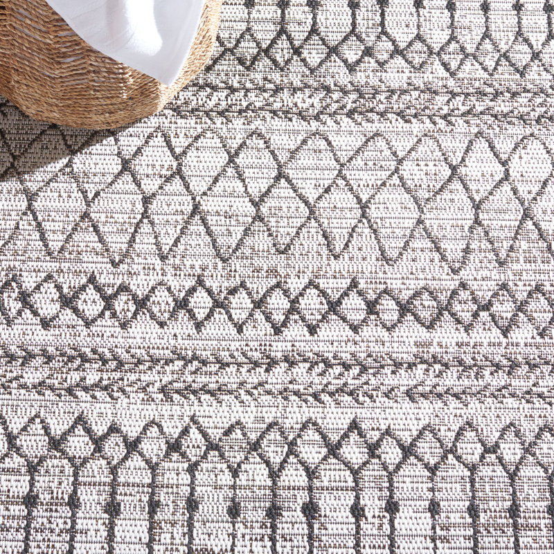 Belliere Performance Southwestern Indoor/Outdoor Area Rug, Round 6'7"